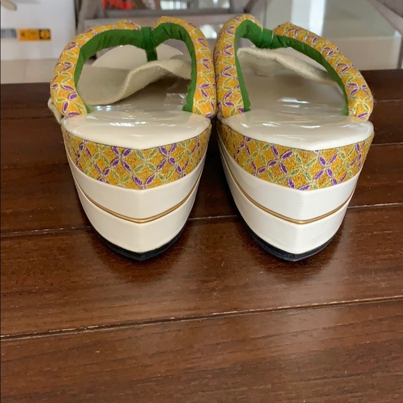 Japanese Sandals - Picture 3 of 4